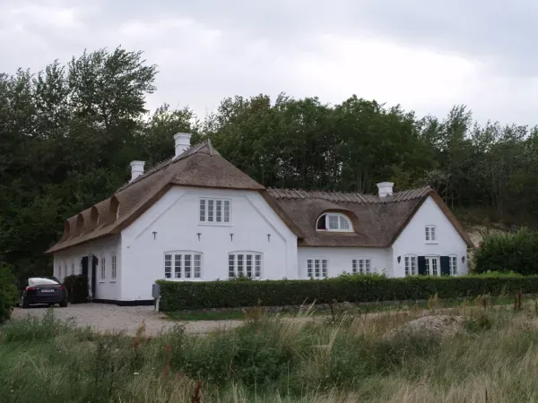 budynek-z-dachem-trzcinowym-36