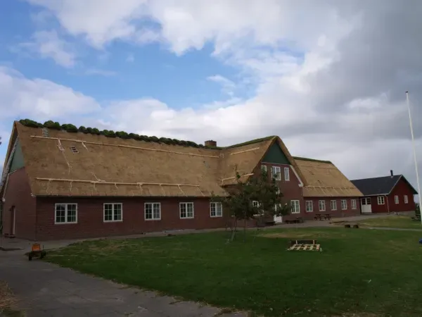 budynek-z-dachem-trzcinowym-39