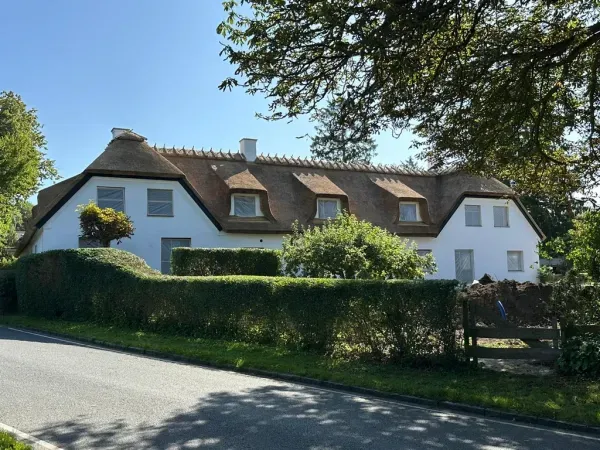 budynek-z-dachem-trzcinowym-67